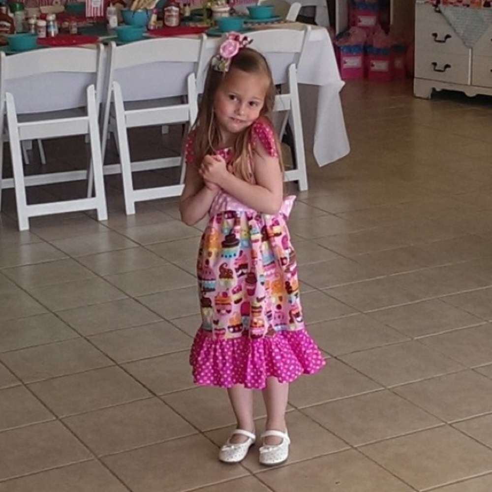 Girls Cupcake dress with matching doll dress & bow